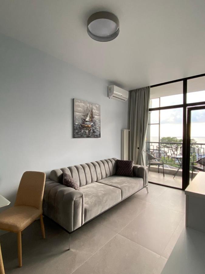 Sun Kissed Sea View Apartment *